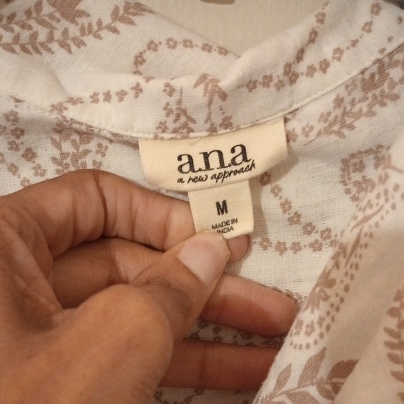 Elegant Cream and Brown Patterned Women's Top - Picture 2 of 5